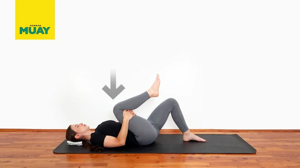 Uvoľňujúci strečing: Jedno koleno k hrudníku